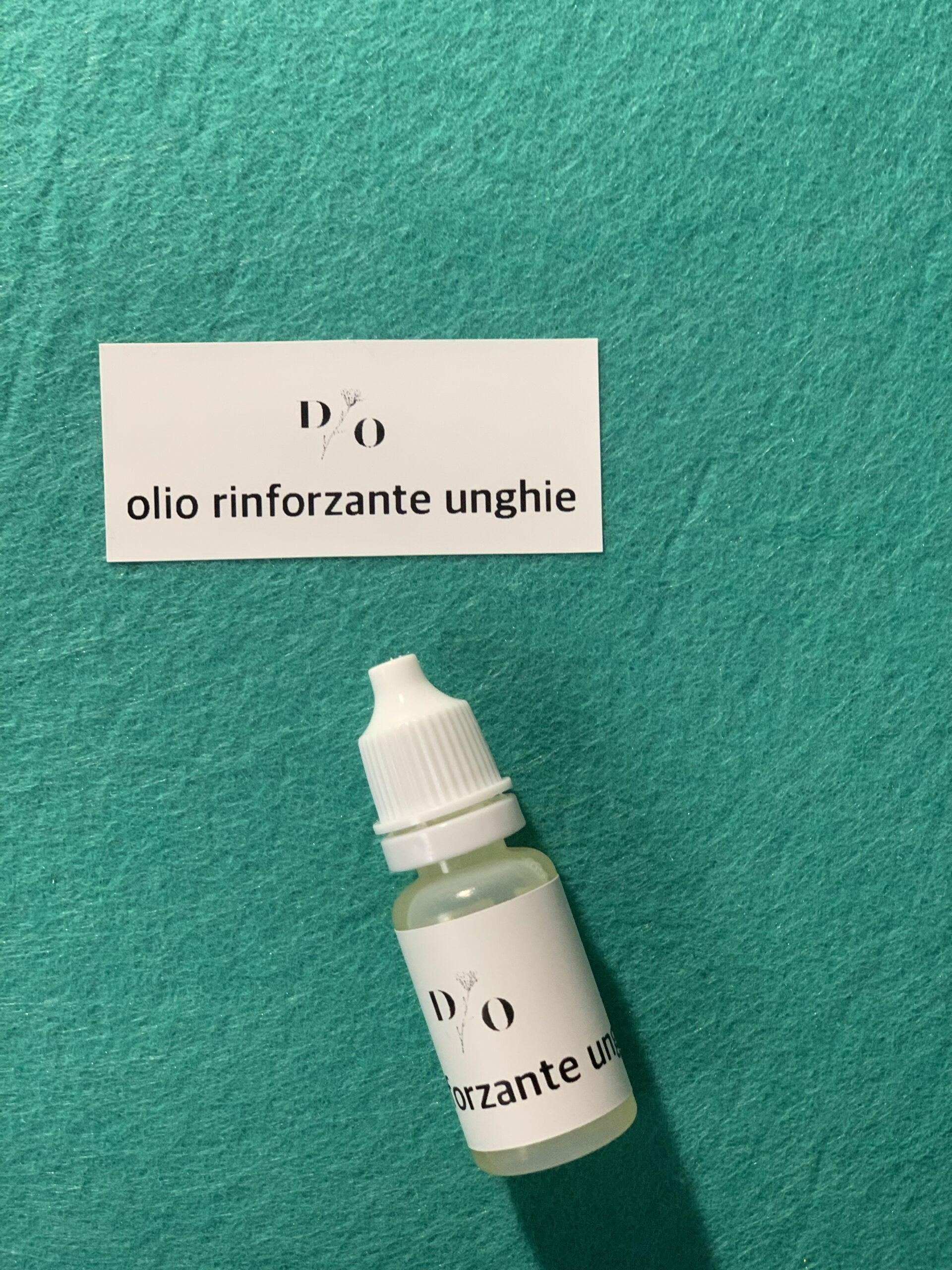 Olio rinforzante unghie - omaggio